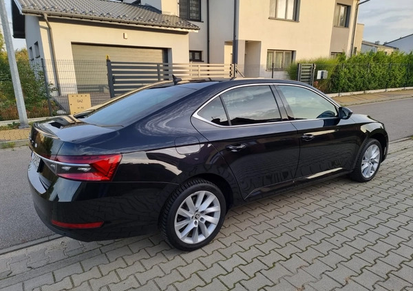 Skoda Superb cena 113899 przebieg: 106000, rok produkcji 2019 z Sosnowiec małe 781